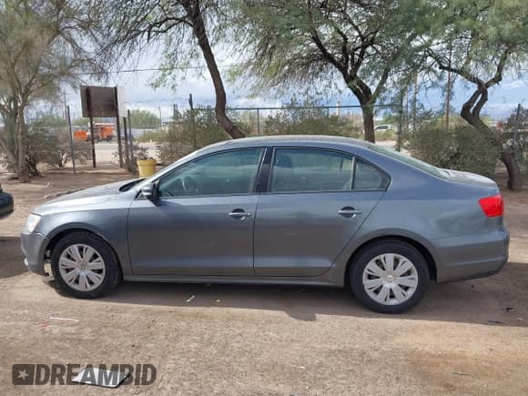 ✅ 2011 Volkswagen Jetta SE • VIN: 3VWDZ7AJ1BM372080 • Lot: 43744328. Wystawiony na IAAI z przebiegiem 178 363 mil. Bezpłatny archiwum sprzedaży aukcyjnych z USA i szczegółowy raport historii pojazdu na DreamBid. Zdjęcie 14.