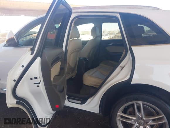 ✅ 2013 Audi Q5 Premium Plus • VIN: WA1LFAFPXDA012026 • Lot: 43389505. Listed on IAAI with 127,961 mi. Free auction sales archive from the USA and detailed vehicle history report at DreamBid. Image 13.