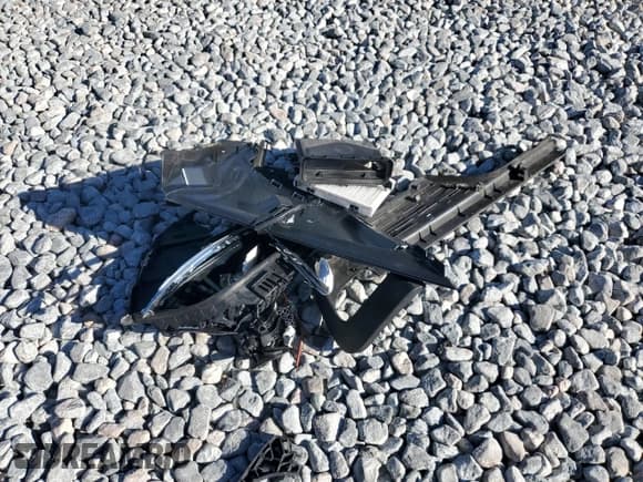 ✅ 2025 Mercedes-Benz C 300 • VIN: W1KAF4GB5SR260397 • Lot: 92362405. Wystawiony na Copart z przebiegiem Nie podano. Bezpłatny archiwum sprzedaży aukcyjnych z USA i szczegółowy raport historii pojazdu na DreamBid. Zdjęcie 12.