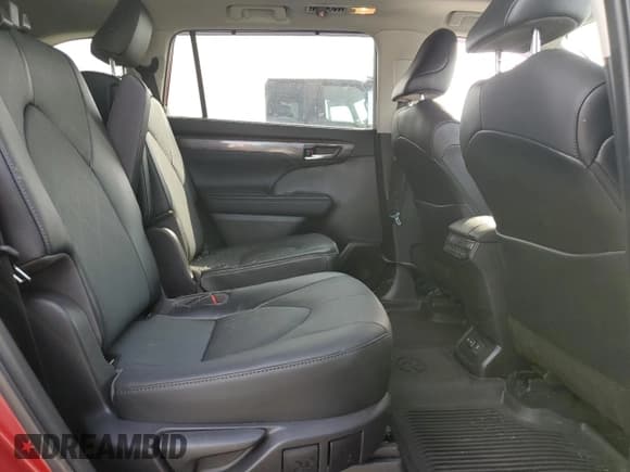 ✅ 2022 Toyota Highlander Platinum • VIN: 5TDFZRBH1NS211509 • Lot: 71289265. Wystawiony na Copart z przebiegiem 44 598 mil. Bezpłatny archiwum sprzedaży aukcyjnych z USA i szczegółowy raport historii pojazdu na DreamBid. Zdjęcie 11.