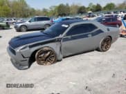 ✅ 2017 Dodge Challenger T/A 392 • VIN: 2C3CDZFJ7HH517684 • Lot: 55335295. Wystawiony na Copart z przebiegiem 88 493 mil. Bezpłatny archiwum sprzedaży aukcyjnych z USA i szczegółowy raport historii pojazdu na DreamBid. Zdjęcie 1.