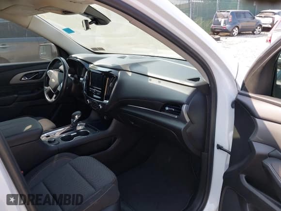 ✅ 2021 Chevrolet Traverse LT Cloth • VIN: 1GNEVMKW3MJ183479 • Lot: 42844441. Wystawiony na IAAI z przebiegiem 59 347 mil. Bezpłatny archiwum sprzedaży aukcyjnych z USA i szczegółowy raport historii pojazdu na DreamBid. Zdjęcie 5.