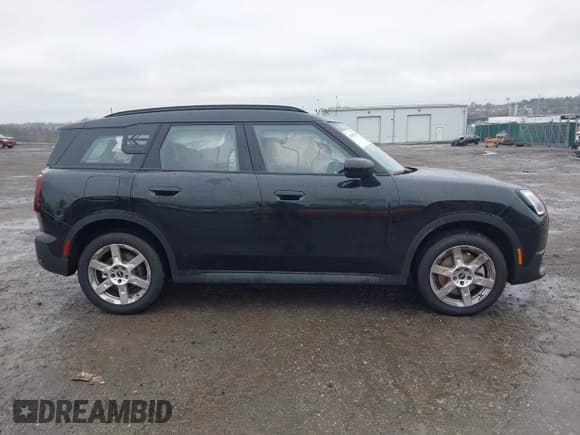 ✅ 2025 MINI Countryman S • VIN: WMZ23GA06S7P51184 • Lot: 41983655. Listed on IAAI with 3,126 mi. Free auction sales archive from the USA and detailed vehicle history report at DreamBid. Image 12.