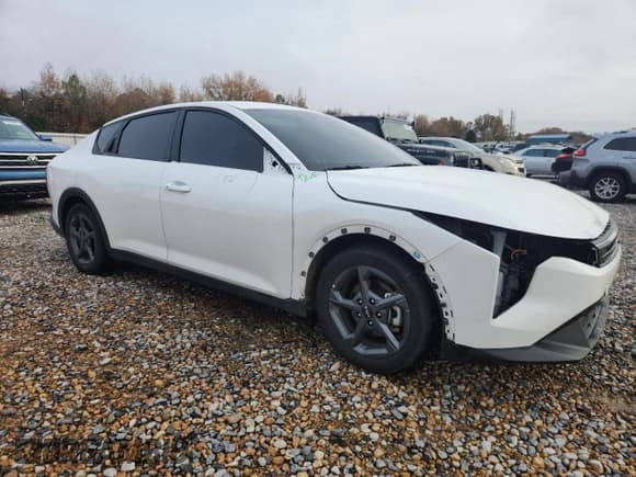 ✅ 2025 Kia K4 LXS • VIN: 3KPFT4DEXSE029630 • Lot: 92619485. Wystawiony na Copart z przebiegiem 26 855 mil. Bezpłatny archiwum sprzedaży aukcyjnych z USA i szczegółowy raport historii pojazdu na DreamBid. Zdjęcie 4.