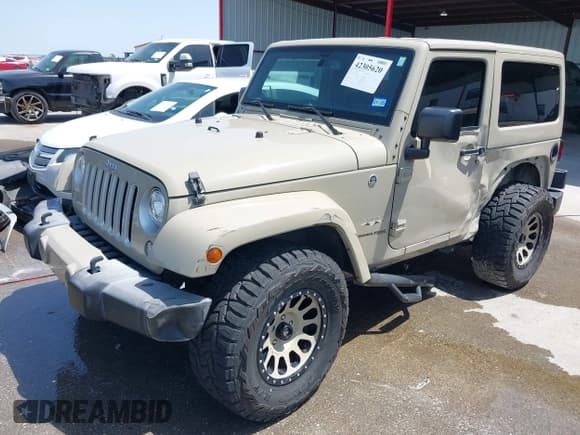 ✅ 2018 Jeep Wrangler Sahara • VIN: 1C4AJWBGXJL811092 • Lot: 42305620. Listed on IAAI with 41,021 mi. Free auction sales archive from the USA and detailed vehicle history report at DreamBid. Image 2.