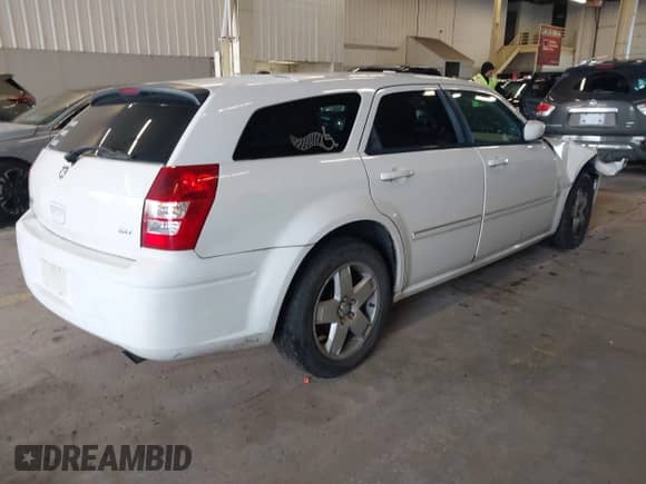2006 Dodge Magnum SXT with VIN 2D4GZ47V56H344931, listed as a IAAI auction lot 41301668 with 132,916 mi miles and . Bid and sale history available at DreamBid. Image 4.