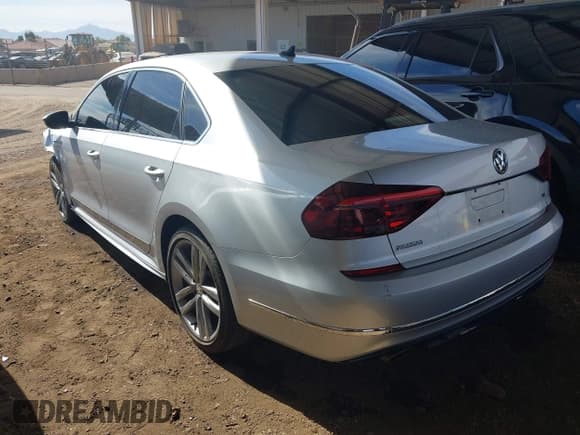 ✅ 2017 Volkswagen Passat R-Line • VIN: 1VWDT7A36HC021503 • Lot: 43617116. Wystawiony na IAAI z przebiegiem 125 526 mil. Bezpłatny archiwum sprzedaży aukcyjnych z USA i szczegółowy raport historii pojazdu na DreamBid. Zdjęcie 3.