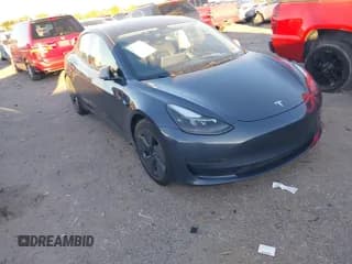 ✅ 2021 Tesla Model 3 Standard Range Plus • VIN: 5YJ3E1EA5MF985635 • Lot: 43575207. Wystawiony na IAAI z przebiegiem 63 336 mil. Bezpłatny archiwum sprzedaży aukcyjnych z USA i szczegółowy raport historii pojazdu na DreamBid. Zdjęcie 1.
