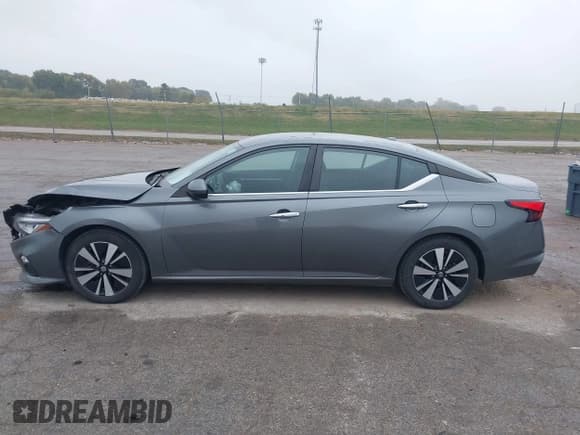 ✅ 2021 Nissan Altima SV • VIN: 1N4BL4DV7MN343030 • Lot: 43559199. Listed on IAAI with 96,929 mi. Free auction sales archive from the USA and detailed vehicle history report at DreamBid. Image 14.