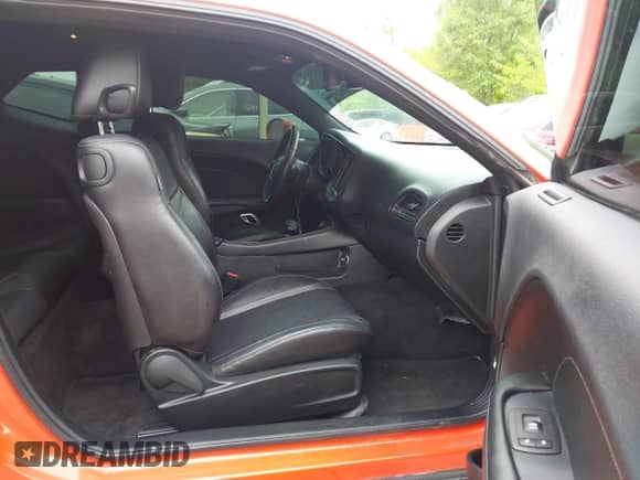 2018 Dodge Challenger R/T z VIN 2C3CDZBT4JH276955, wystawiony jako IAAI lot #42149110 z przebiegiem 80 000 mil mil oraz . Historia ofert i sprzedaży dostępna na DreamBid. Obrazek 5.