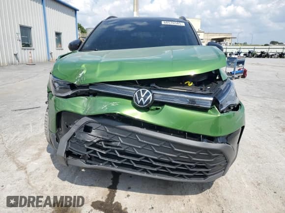 ✅ 2025 Volkswagen Taos SE Black • VIN: 3VV3C7B22SM039105 • Lot: 68576585. Wystawiony na Copart z przebiegiem 1 165 mil. Bezpłatny archiwum sprzedaży aukcyjnych z USA i szczegółowy raport historii pojazdu na DreamBid. Zdjęcie 5.