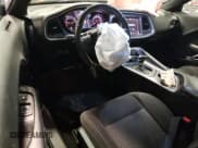 ✅ 2020 Dodge Challenger SXT • VIN: 2C3CDZAG9LH222591 • Lot: 36818784. Wystawiony na Copart z przebiegiem 22 772 mil. Bezpłatny archiwum sprzedaży aukcyjnych z USA i szczegółowy raport historii pojazdu na DreamBid. Zdjęcie 8.