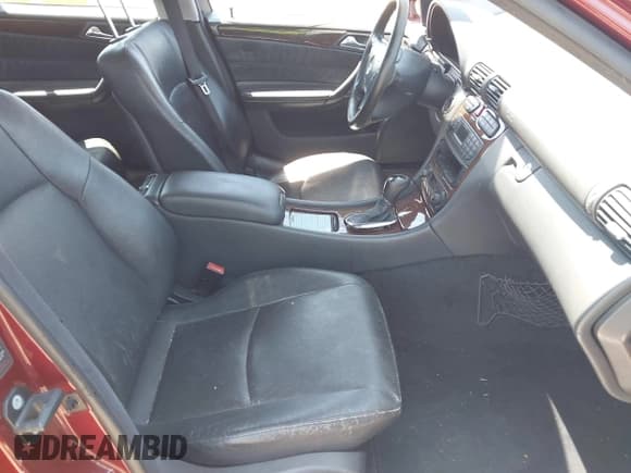 ✅ 2001 Mercedes-Benz C 320 • VIN: WDBRF64J51F097544 • Lot: 42632467. Wystawiony na IAAI z przebiegiem 108 560 mil. Bezpłatny archiwum sprzedaży aukcyjnych z USA i szczegółowy raport historii pojazdu na DreamBid. Zdjęcie 5.