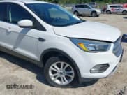 ✅ 2017 Ford Escape SE • VIN: 1FMCU9GD1HUC93888 • Lot: 42468768. Wystawiony na IAAI z przebiegiem 110 502 mil. Bezpłatny archiwum sprzedaży aukcyjnych z USA i szczegółowy raport historii pojazdu na DreamBid. Zdjęcie 1.