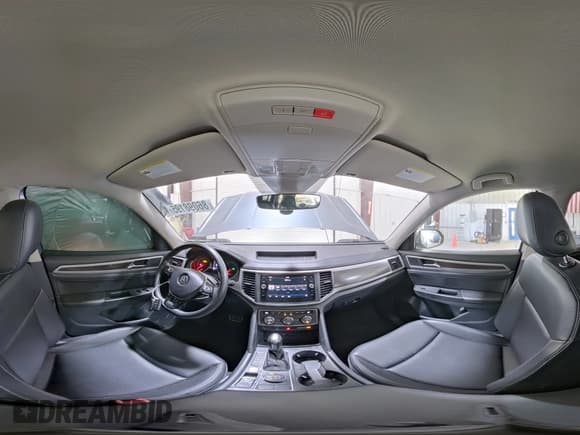 ✅ 2018 Volkswagen Atlas SE • VIN: 1V2PR2CA5JC576556 • Lot: 86098195. Wystawiony na Copart z przebiegiem 89 037 mil. Bezpłatny archiwum sprzedaży aukcyjnych z USA i szczegółowy raport historii pojazdu na DreamBid. Zdjęcie 15.