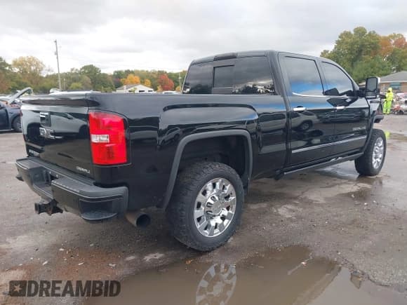 ✅ 2017 GMC Sierra 2500HD Denali • VIN: 1GT12UEY2HF246271 • Лот: 43504990. Опубликован ранее на IAAI с пробегом 115 762 миль. Бесплатный доступ к архиву аукционных продаж из США и подробный отчёт об истории автомобиля на DreamBid. Изображение 4.