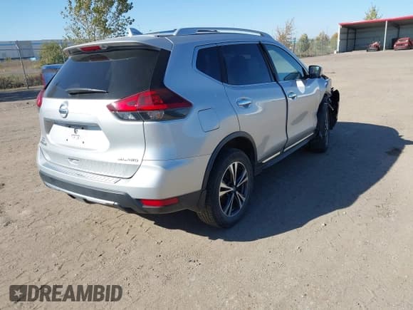 ✅ 2018 Nissan Rogue SV • VIN: JN8AT2MV6JW302179 • Lot: 43405972. Wystawiony na IAAI z przebiegiem 85 701 mil. Bezpłatny archiwum sprzedaży aukcyjnych z USA i szczegółowy raport historii pojazdu na DreamBid. Zdjęcie 4.