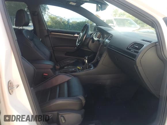 ✅ 2019 Volkswagen Golf R • VIN: WVWWA7AU5KW218694 • Lot: 80943305. Wystawiony na Copart z przebiegiem 88 209 mil. Bezpłatny archiwum sprzedaży aukcyjnych z USA i szczegółowy raport historii pojazdu na DreamBid. Zdjęcie 5.