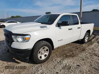 2021 Ram 1500 Tradesman z VIN 1C6SRFCT5MN644696, wystawiony jako Copart lot #80673295 z przebiegiem 81 462 mil mil oraz Szkoda całkowita • Salvage title. Historia ofert i sprzedaży dostępna na DreamBid. Obrazek 1.
