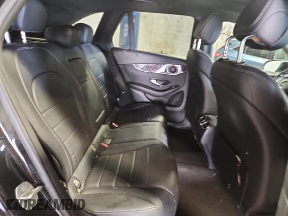 ✅ 2017 Mercedes-Benz GLC 300 • VIN: WDC0G4KB0HF134043 • Lot: 70672495. Wystawiony na Copart z przebiegiem 48 121 mil. Bezpłatny archiwum sprzedaży aukcyjnych z USA i szczegółowy raport historii pojazdu na DreamBid. Zdjęcie 11.