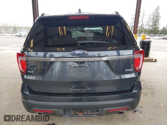 ✅ 2017 Ford Explorer XLT • VIN: 1FM5K8D85HGD91711 • Lot: 41848391. Wystawiony na IAAI z przebiegiem 106 577 mil. Bezpłatny archiwum sprzedaży aukcyjnych z USA i szczegółowy raport historii pojazdu na DreamBid. Zdjęcie 16.