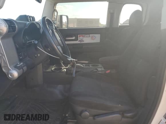 ✅ 2014 Toyota FJ Cruiser • VIN: JTEBU4BF4EK207407 • Лот: 70726875. Опубликован ранее на Copart с пробегом Не указан. Бесплатный доступ к архиву аукционных продаж из США и подробный отчёт об истории автомобиля на DreamBid. Изображение 7.