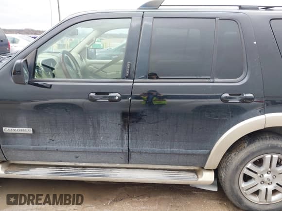 ✅ 2006 Ford Explorer Eddie Bauer • VIN: 1FMEU648X6UB42219 • Lot: 41549910. Listed on IAAI with Not provided. Free auction sales archive from the USA and detailed vehicle history report at DreamBid. Image 14.