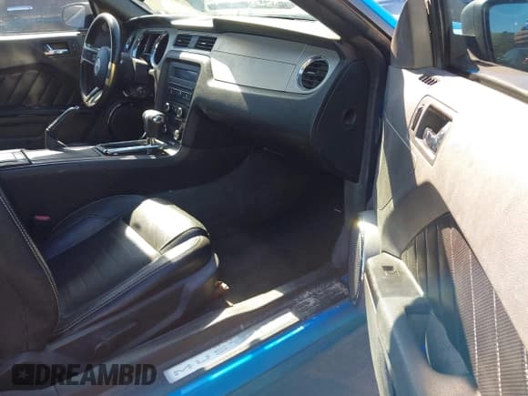 ✅ 2010 Ford Mustang V6 • VIN: 1ZVBP8EN5A5163820 • Lot: 43505850. Listed on IAAI with 221,558 mi. Free auction sales archive from the USA and detailed vehicle history report at DreamBid. Image 5.