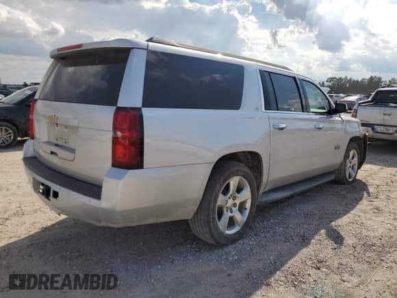 ✅ 2015 Chevrolet Suburban LT • VIN: 1GNSCJKC5FR726686 • Lot: 72442954. Wystawiony na Copart z przebiegiem 154 901 mil. Bezpłatny archiwum sprzedaży aukcyjnych z USA i szczegółowy raport historii pojazdu na DreamBid. Zdjęcie 3.