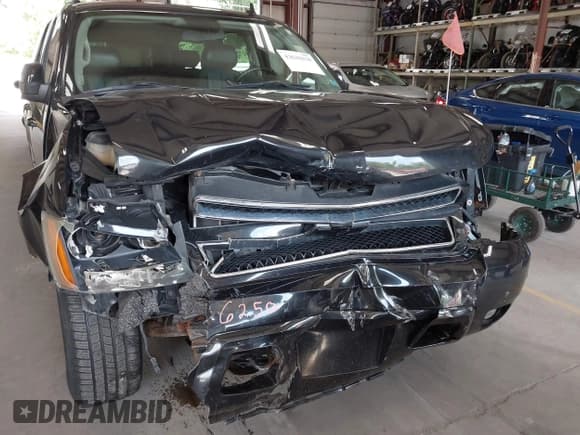 ✅ 2010 Chevrolet Suburban LT • VIN: 1GNUKJE38AR220673 • Lot: 42626250. Listed on IAAI with 239,771 mi. Free auction sales archive from the USA and detailed vehicle history report at DreamBid. Image 6.