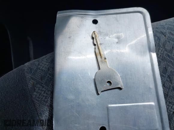 ✅ 2001 Isuzu Rodeo S • VIN: 4S2CK58W614329085 • Лот: 42303013. Опубликован ранее на IAAI с пробегом 171 933 миль. Бесплатный доступ к архиву аукционных продаж из США и подробный отчёт об истории автомобиля на DreamBid. Изображение 11.