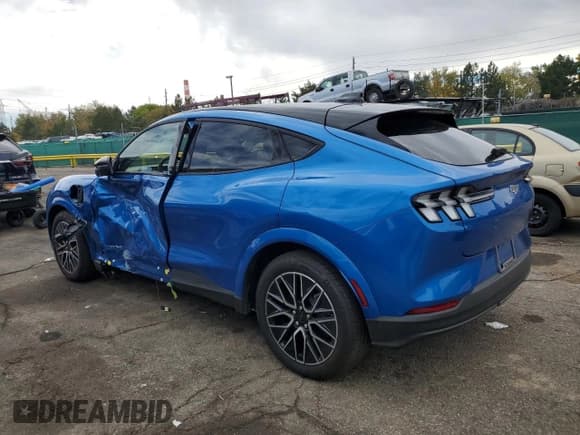 ✅ 2025 Ford Mustang Mach-E Premium • VIN: 3FMTK3SU7SMA15129 • Лот: 84902745. Опубликован ранее на Copart с пробегом 1 447 миль. Бесплатный доступ к архиву аукционных продаж из США и подробный отчёт об истории автомобиля на DreamBid. Изображение 2.