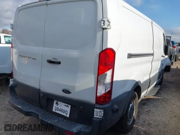 ✅ 2018 Ford Transit • VIN: 1FTYR2YM4JKB09904 • Lot: 41415555. Wystawiony na IAAI z przebiegiem 101 664 mil. Bezpłatny archiwum sprzedaży aukcyjnych z USA i szczegółowy raport historii pojazdu na DreamBid. Zdjęcie 4.