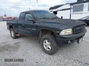 ✅ 2000 Dodge Dakota • VIN: 1B7GG22X1YS508459 • Лот: 43657904. Опубликован ранее на IAAI с пробегом 240 025 миль. Бесплатный доступ к архиву аукционных продаж из США и подробный отчёт об истории автомобиля на DreamBid. Изображение 1.