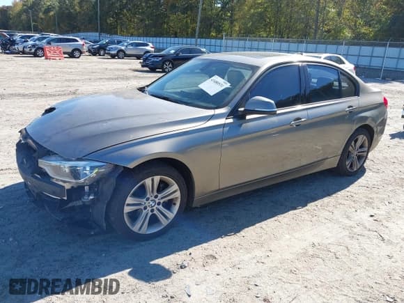 ✅ 2016 BMW 3 Series 328i • VIN: WBA8E9G57GNT86159 • Lot: 43480531. Wystawiony na IAAI z przebiegiem 116 120 mil. Bezpłatny archiwum sprzedaży aukcyjnych z USA i szczegółowy raport historii pojazdu na DreamBid. Zdjęcie 19.