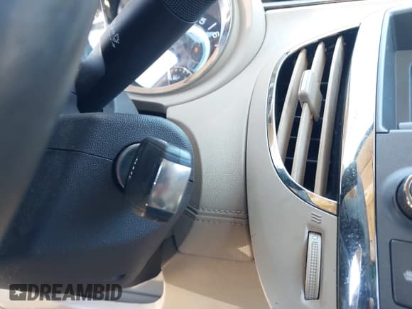 ✅ 2010 Buick LaCrosse CXL • VIN: 1G4GC5EG1AF237406 • Lot: 43704652. Wystawiony na IAAI z przebiegiem 138 353 mil. Bezpłatny archiwum sprzedaży aukcyjnych z USA i szczegółowy raport historii pojazdu na DreamBid. Zdjęcie 11.