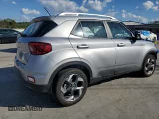 2025 Hyundai Venue SEL z VIN KMHRC8A37SU377891, wystawiony jako Copart lot #81901755 z przebiegiem 2 710 mil mil oraz Szkoda całkowita • Salvage title. Historia ofert i sprzedaży dostępna na DreamBid. Obrazek 3.