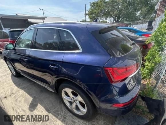 ✅ 2021 Audi Q5 Premium Plus • VIN: WA1BAAFY2M2128107 • Lot: 62093395. Wystawiony na Copart z przebiegiem Nie podano. Bezpłatny archiwum sprzedaży aukcyjnych z USA i szczegółowy raport historii pojazdu na DreamBid. Zdjęcie 3.