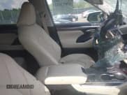 ✅ 2025 Toyota Highlander LE • VIN: 5TDKDRAH8SS555073 • Лот: 43012032. Опубликован ранее на IAAI с пробегом 13 миль. Бесплатный доступ к архиву аукционных продаж из США и подробный отчёт об истории автомобиля на DreamBid. Изображение 5.