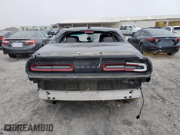 ✅ 2018 Dodge Challenger SXT Plus • VIN: 2C3CDZAG5JH259148 • Лот: 92038875. Опубликован ранее на Copart с пробегом 137 268 миль. Бесплатный доступ к архиву аукционных продаж из США и подробный отчёт об истории автомобиля на DreamBid. Изображение 6.
