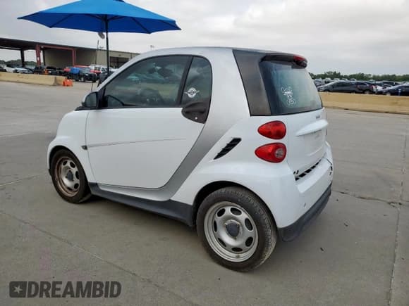 ✅ 2014 Smart fortwo Pure • VIN: WMEEJ3BA7EK775662 • Лот: 71088535. Опубликован ранее на Copart с пробегом Не указан. Бесплатный доступ к архиву аукционных продаж из США и подробный отчёт об истории автомобиля на DreamBid. Изображение 2.