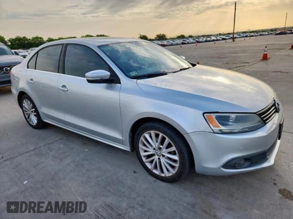 ✅ 2011 Volkswagen Jetta SEL • VIN: 3VWLZ7AJ2BM303975 • Lot: 61876755. Listed on Copart with 148,614 mi. Free auction sales archive from the USA and detailed vehicle history report at DreamBid. Image 4.