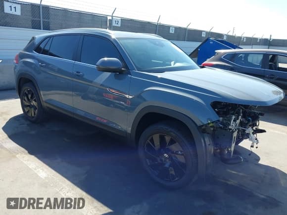 ✅ 2025 Volkswagen Atlas SE • VIN: 1V2JE2CA8SC208052 • Лот: 43152124. Опубликован ранее на IAAI с пробегом 7 837 миль. Бесплатный доступ к архиву аукционных продаж из США и подробный отчёт об истории автомобиля на DreamBid. Изображение 1.