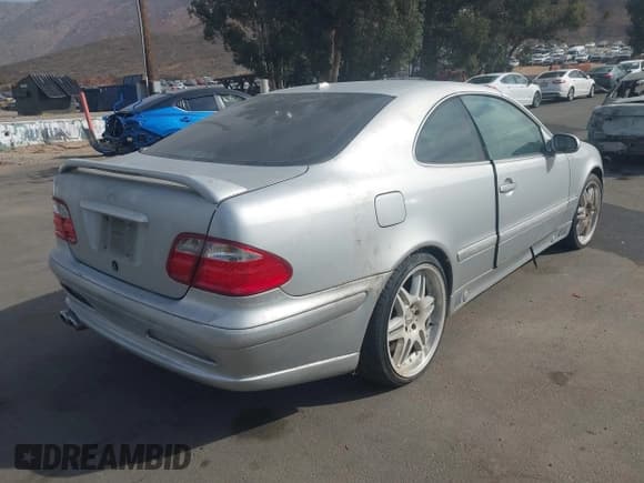 ✅ 2000 Mercedes-Benz CLK 320/430 • VIN: WDBLJ65G7YF157342 • Lot: 43689025. Wystawiony na IAAI z przebiegiem 98 430 mil. Bezpłatny archiwum sprzedaży aukcyjnych z USA i szczegółowy raport historii pojazdu na DreamBid. Zdjęcie 4.