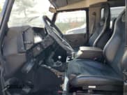 ✅ 1984 Land Rover Defender • VIN: SALLDVBC8AA216937 • Lot: 71635394. Listed on Copart with 6,238 mi. Free auction sales archive from the USA and detailed vehicle history report at DreamBid. Image 7.