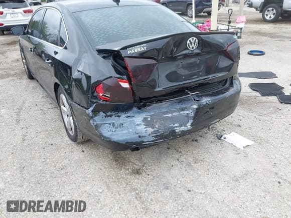 ✅ 2014 Volkswagen Passat S • VIN: 1VWAT7A31EC031581 • Lot: 43292368. Listed on IAAI with 172,933 mi. Free auction sales archive from the USA and detailed vehicle history report at DreamBid. Image 6.