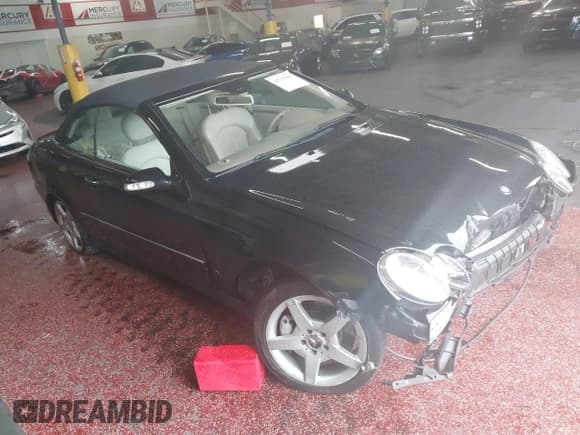 ✅ 2006 Mercedes-Benz CLK 500 • VIN: WDBTK75J66F176511 • Lot: 43715301. Wystawiony na IAAI z przebiegiem 159 391 mil. Bezpłatny archiwum sprzedaży aukcyjnych z USA i szczegółowy raport historii pojazdu na DreamBid. Zdjęcie 1.