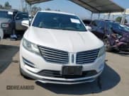✅ 2015 Lincoln MKC • VIN: 5LMTJ2AH3FUJ20590 • Lot: 42986142. Wystawiony na IAAI z przebiegiem 156 820 mil. Bezpłatny archiwum sprzedaży aukcyjnych z USA i szczegółowy raport historii pojazdu na DreamBid. Zdjęcie 12.