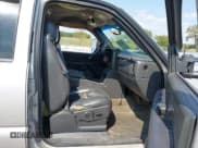 ✅ 2005 Chevrolet Silverado 2500HD Work Truck • VIN: 1GCHK23235F803038 • Lot: 43192366. Wystawiony na IAAI z przebiegiem 266 626 mil. Bezpłatny archiwum sprzedaży aukcyjnych z USA i szczegółowy raport historii pojazdu na DreamBid. Zdjęcie 5.