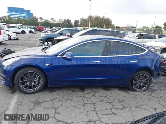 ✅ 2020 Tesla Model 3 Long Range • VIN: 5YJ3E1EB4LF647683 • Lot: 43698875. Wystawiony na IAAI z przebiegiem 108 429 mil. Bezpłatny archiwum sprzedaży aukcyjnych z USA i szczegółowy raport historii pojazdu na DreamBid. Zdjęcie 15.